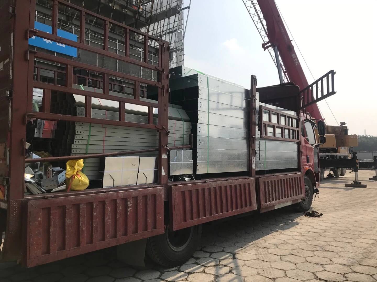 鍍鋅/防火電纜橋架進(jìn)場_廣州穗港城穗港澳出入境大樓