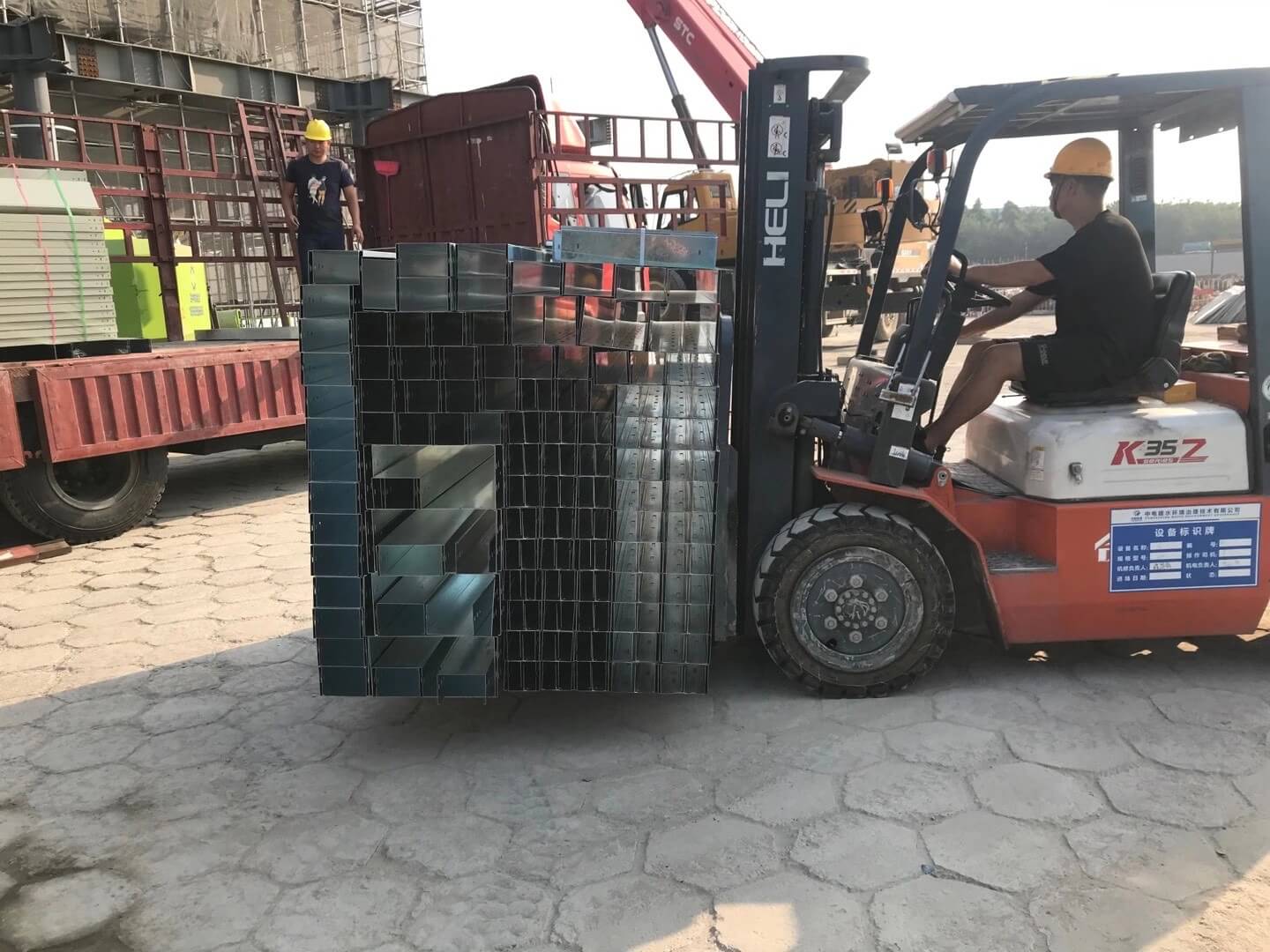鍍鋅/防火電纜橋架進(jìn)場_廣州穗港城穗港澳出入境大樓